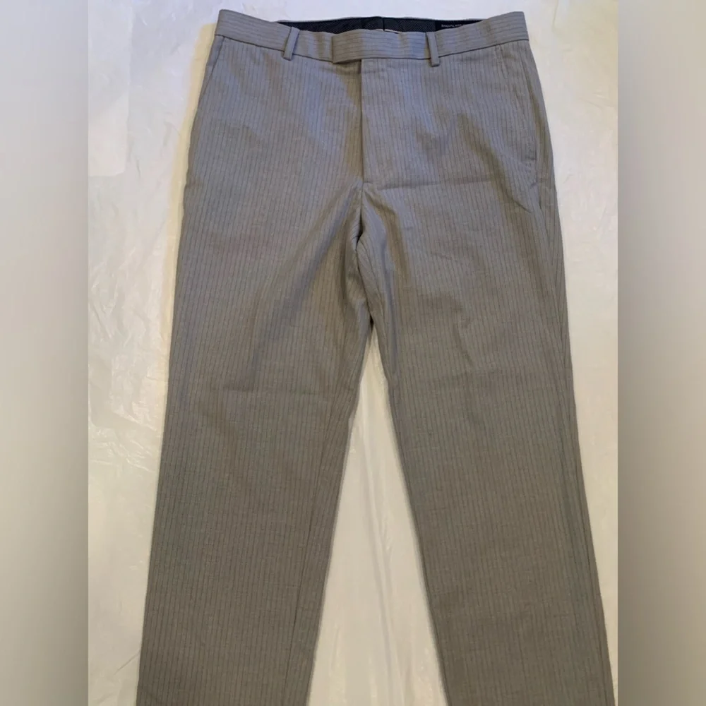 Banana Republic Slim Fit Men’s Grey W/ Blue Pinstripe Slacks/ Dress Pants 33x32